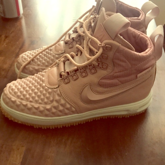 pink nike duck boots